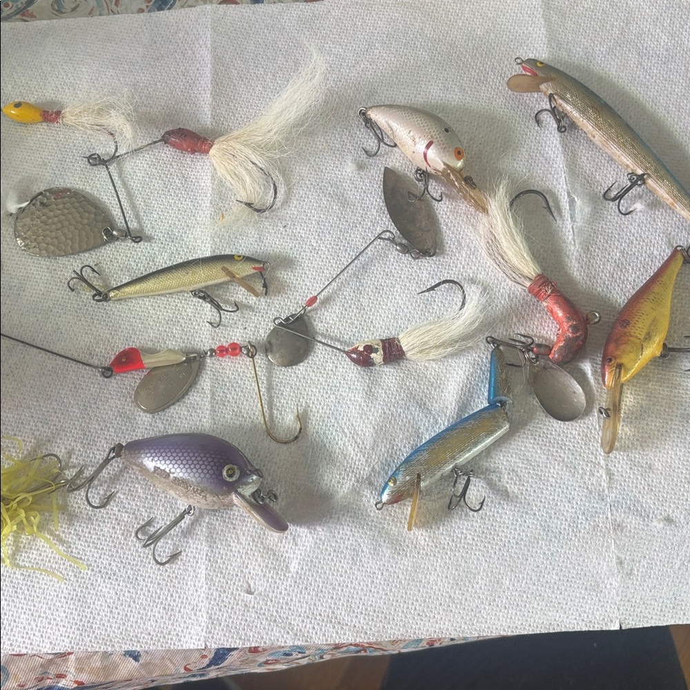 Vintage and Assorted Fishing Lures Pack - Yellow, Silver, Red, Purple, Brown